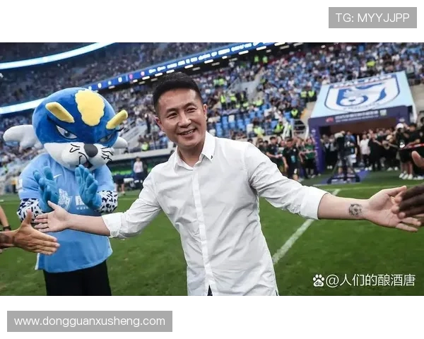 阎相闯正式抵达欧塞尔俱乐部深入青训中心开展交流与学习