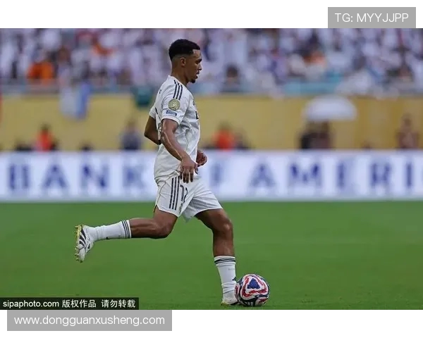 阿诺德亮相皇马训练营或将入选对阵尤文大名单